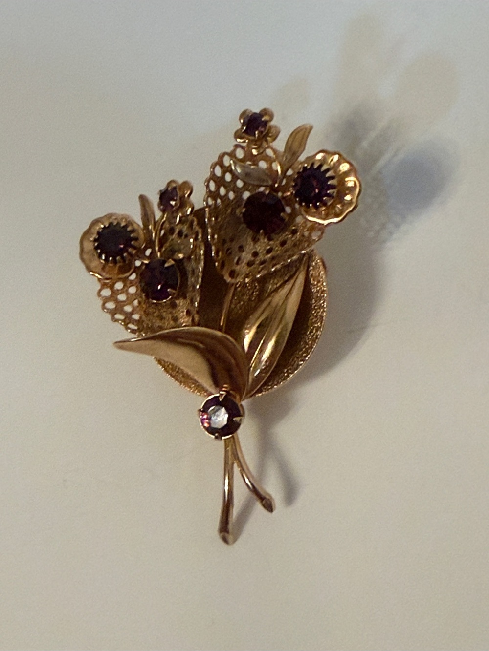 VINTAGE BROOCH BOUQUET OF FLOWERS SMOOTH & TEXTURED GOLD DARK PURPLE RHINESTONE